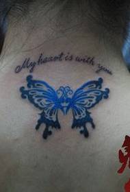Lány gyermek nyakán jó megjelenésű színes totem pillangó tetoválás mintát