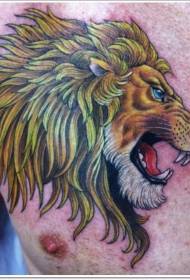 model de tatuaj cap de leu colorat pe piept
