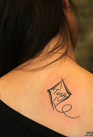patró de tatuatge de lletres de collet de coll