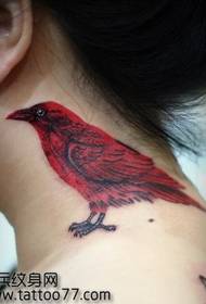 Modèle de tatouage corneille couleur de cou