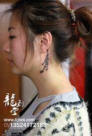 gyönyörű hosszú fülbevaló tetoválás minta