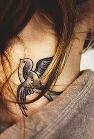 κορίτσι λαιμό όμορφο όμορφο τατουάζ χελιδόνι