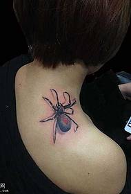 узор татуіроўкі павука на шыі