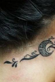 Patrón de tatuaje de pescozo: Tótem no pesco Patrón de tatuaxe de vide na lúa