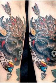 Arm ძველი სკოლის სტილი Bull Head ერთად Arrow Tattoo ნიმუში
