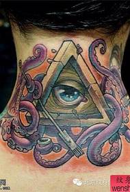 Show de tatuajes, comparte un tatuaje en el cuello del ojo de Dios