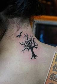modeli i tatuazhit të pemës totem të qafës së një vajze 33249 @ një tatuazh merimangë tre-dimensionale në qafë