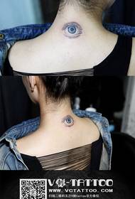 момиче шия след популярния модел готино татуировка на очите