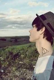 ຮູບແບບ Tattoo neck totem
