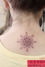 Tattoo show bar recommended a woman van Gogh tattoo pattern