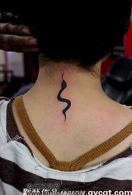 颈部时尚经典的图腾蛇纹身图案