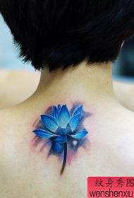 uzorak tetovaže lotosa u boji vrata