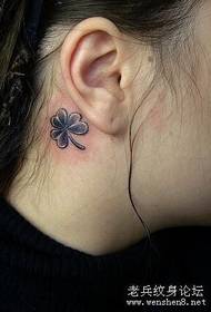 huvud tatuering mönster: örat klöver tatuering mönster