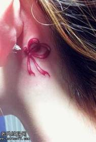 padrão de tatuagem de arco pequeno de orelha