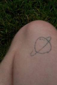 Геометричен елемент татуировка мъжки крака черна планета татуировка снимка