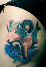 ຮູບແບບ tattoo ຂາ Capricorn ງາມ