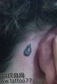 telinga Pola tetesan tato kecil