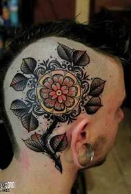 модел татуировка на главата цвете