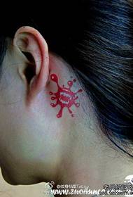 djevojka uši kapi zub print tetovaža uzorak