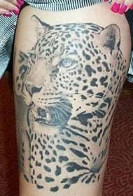 Oberschenkel riesigen schwarzen weißen Gepard Kopf Tattoo-Muster
