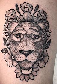 thigh European and American lion flower prick sexy tattoo pattern