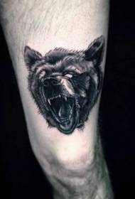 patrón de tatuaje de cabeza de oso blanco y negro en el muslo