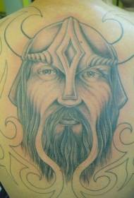 Šalmo ragas su vikingo kario tatuiruotės modeliu