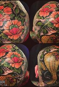 kapo personeco kolora serpento floro tatuaje bildo
