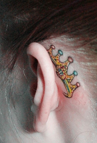 girls ear small and stylish crown tattoo pattern
