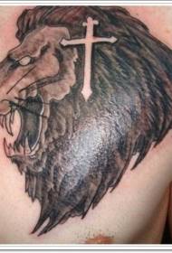 krūšu krusta un lauvas galvas tetovējuma modelis
