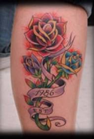 Rožu grafiskais kājas tetovējums