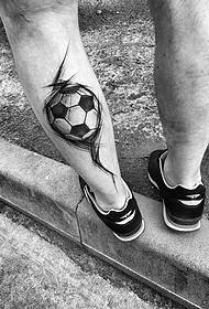 patrón de tatuaxe de fútbol ao estilo de pluma de becerro