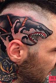 Patrón de tatuaje de tiburón de la escuela de personalidad principal