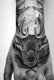 cabeza de ciervo negro patrón de tatuaje de follas