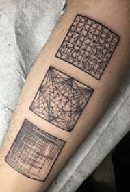 jambe tatouage noir et blanc style gris piqûre élément géométrique tatouage carré image de tatouage