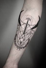 Cap de tatuatge negre i geometria del braç, patró de tatuatge de fulles