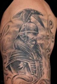 Padrão de tatuagem de capacete de pássaro de grande guerreiro