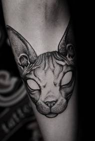 Swarte earm eng haarleaze tatoeëpatroon fan kattenkop