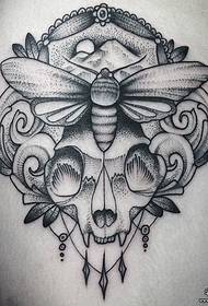thigh moth skull thorn European and American tattoo pattern