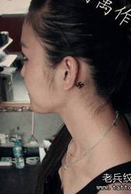 Дівчинка вухо малий тотем 10000 символів татуювання характер