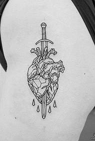 thigh heart dagger personality tattoo pattern