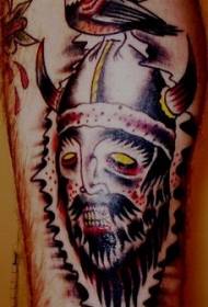Viking Warrior kaskoa hegaztien tatuaje ereduarekin