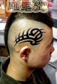 čeden vzorec za tetovažo glave totem