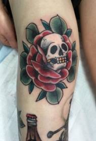 róża tatuaż dziewczyna kolana na obrazie tatuaż róży