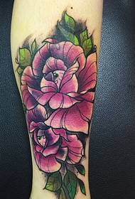 model de tatuaj de flori luminoase ambalate