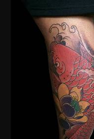 ხბოს წითელი squid tattoo სურათი