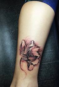 vasikka Mustavalkoinen lotus tatuointi tatuointi kaunis ja viehättävä