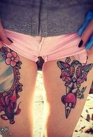 ຮູບແບບ tattoo ກະຈົກ