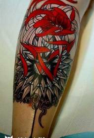 model de tatuaj de crizantema din sânge la picioare