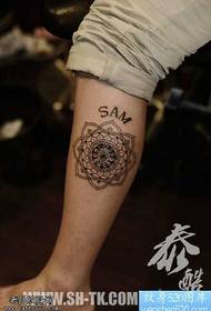 Noge čudovit modni cvetni totemski vzorec tatoo